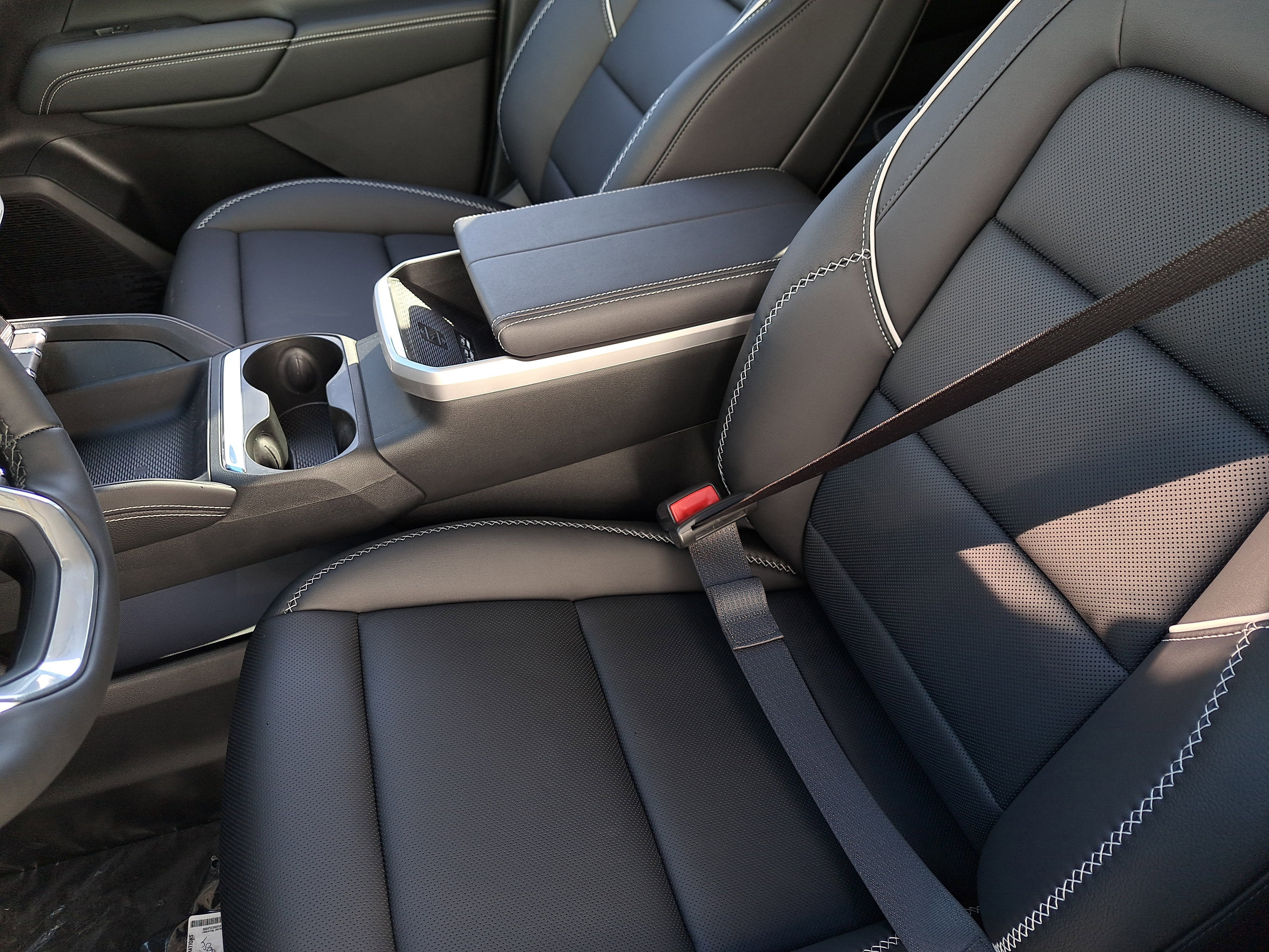 New 2026 GMC Terrain Denali w/ LPO, Black Badging Package image 23