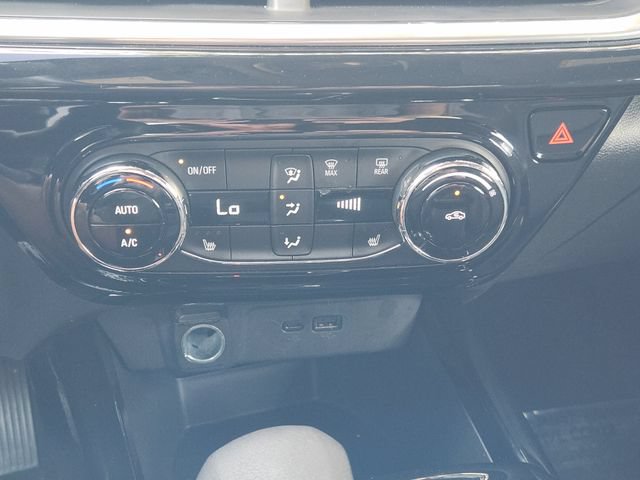 Used 2024 Chevrolet Trax RS FWD image 21