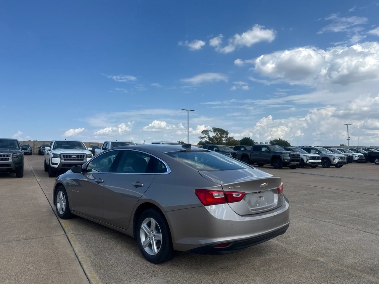 Used 2025 Chevrolet Malibu LS FWD image 16