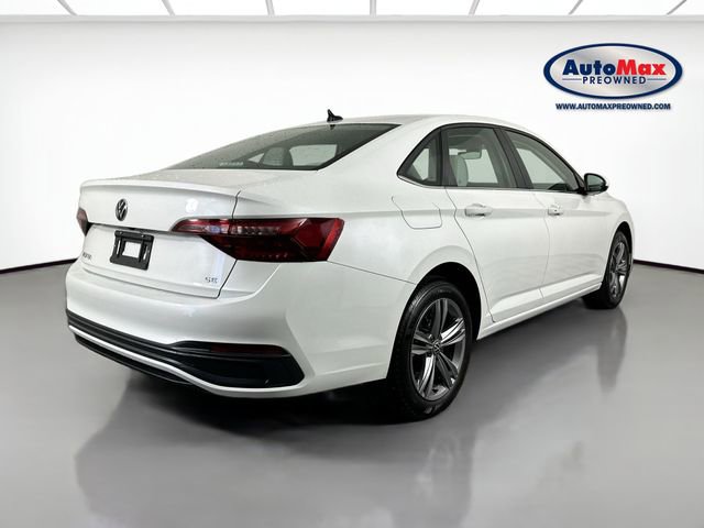 Used 2024 Volkswagen Jetta SE w/ Panoramic Sunroof Package image 2