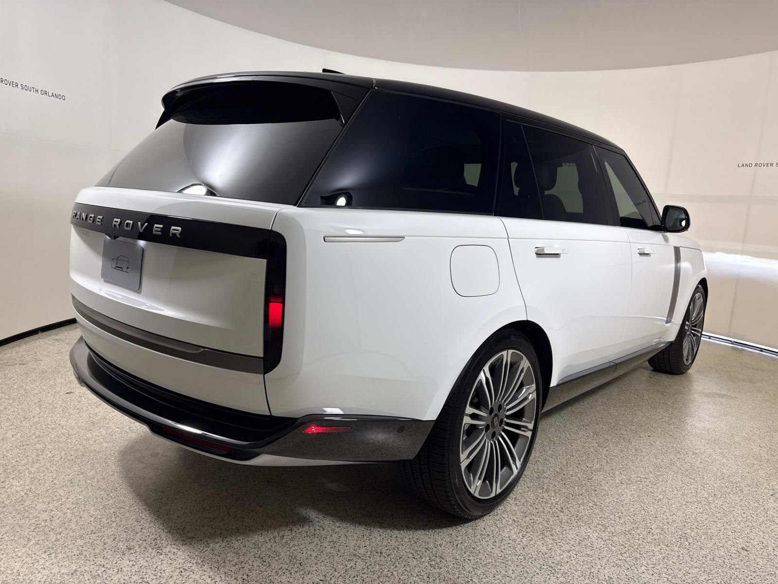 New 2027 Land Rover Range Rover Long Wheelbase SE AWD/4WD image 5