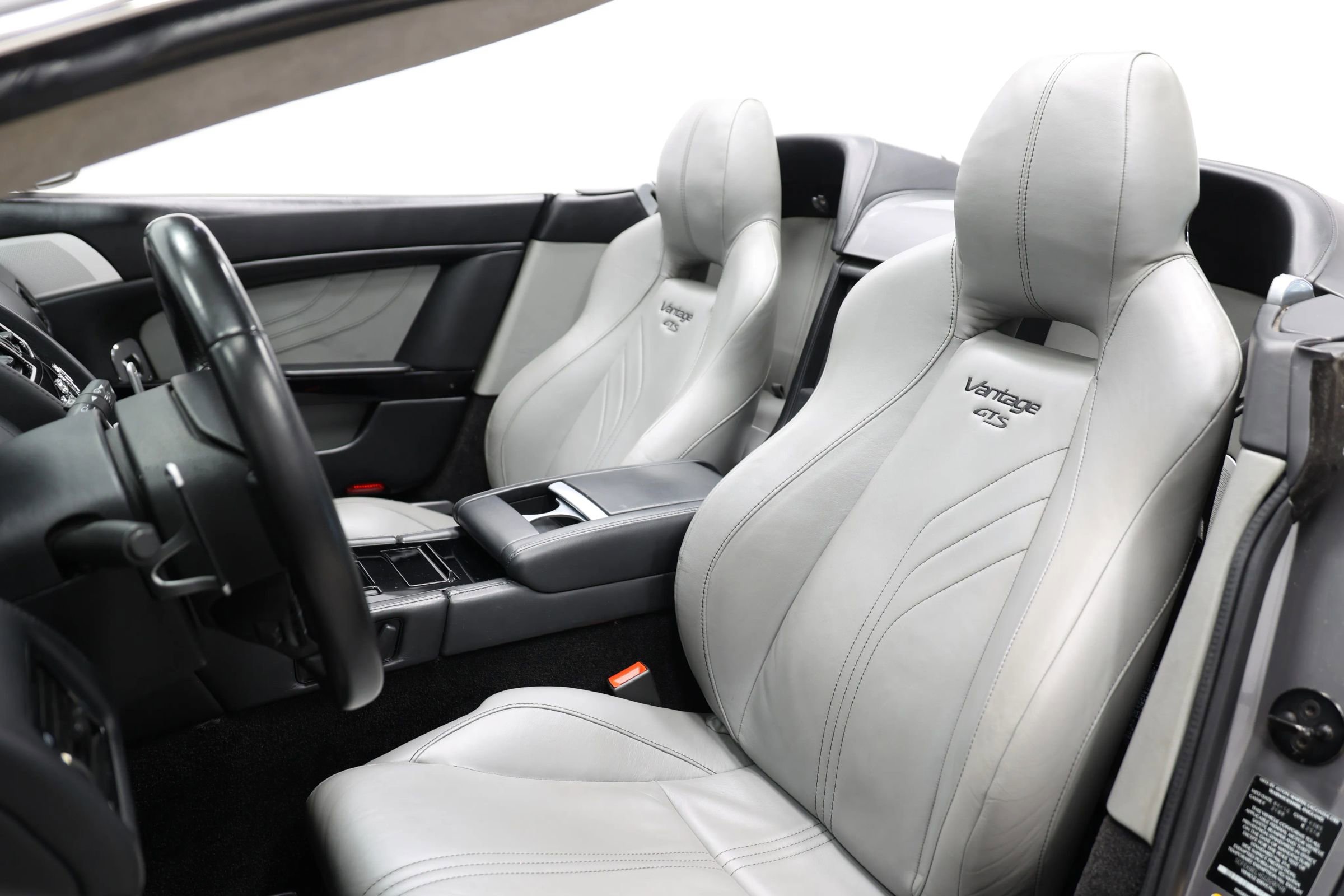 Used 2016 Aston Martin V8 Vantage S RWD image 3