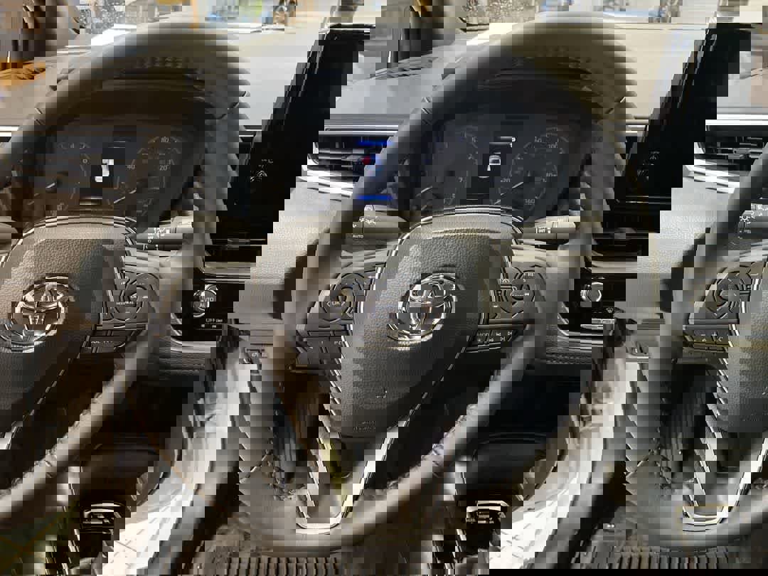 Used 2025 Toyota Corolla SE image 14