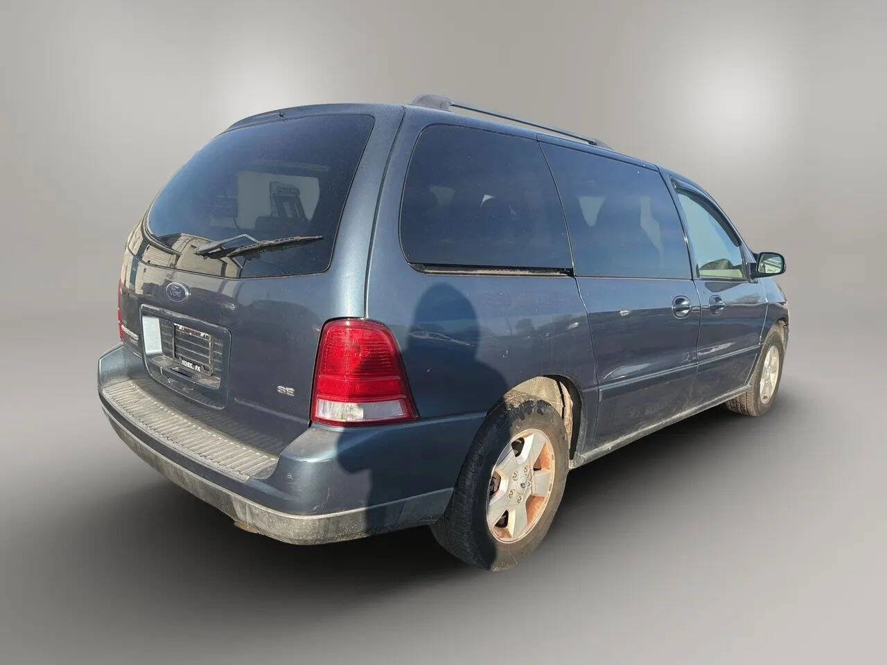 Used 2006 Ford Freestar SE image 2