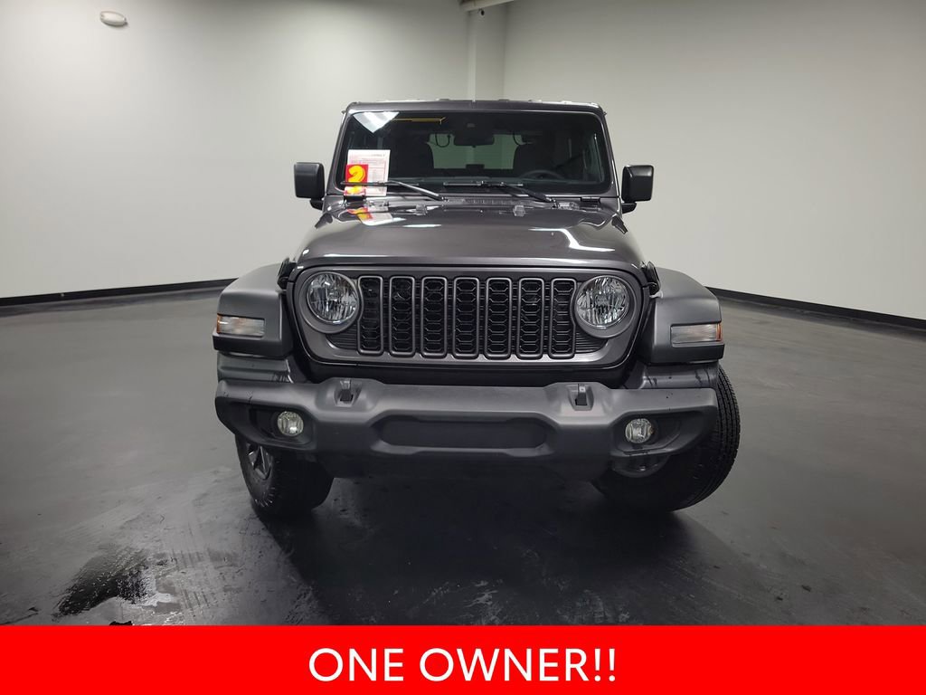 Used 2025 Jeep Wrangler Sport image 3