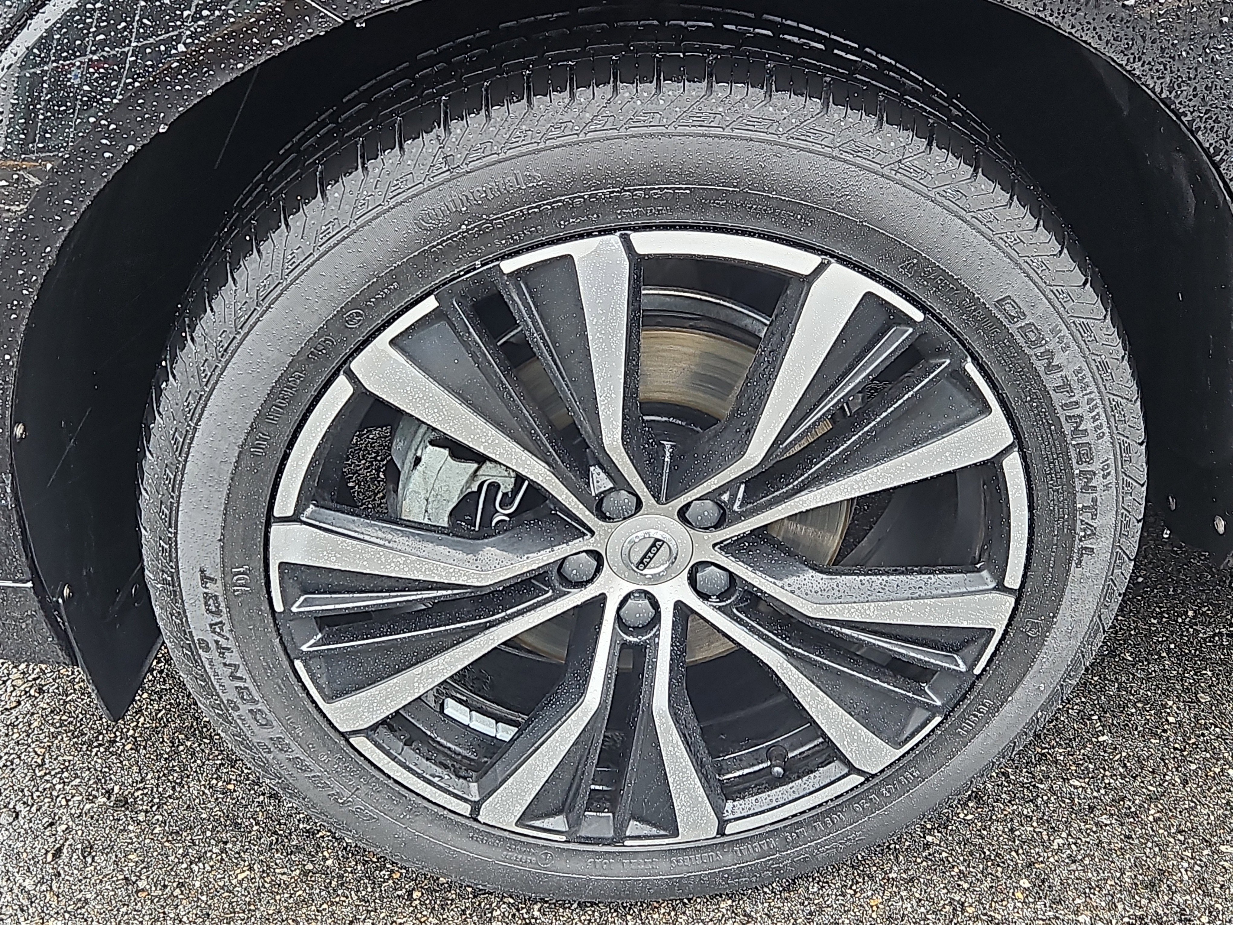 Used 2023 Volvo XC60 B5 Plus w/ Climate Package image 4