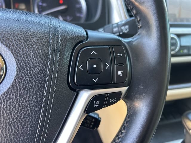 Used 2018 Toyota Highlander XLE FWD image 25