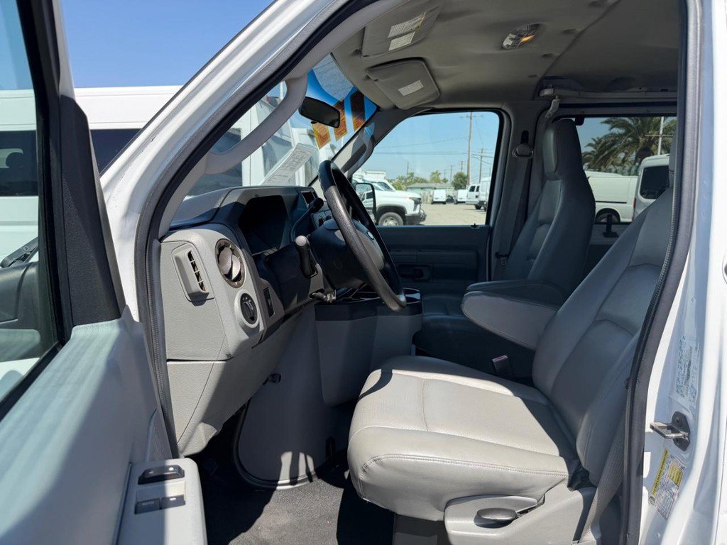 Used 2009 Ford E-350 and Econoline 350 Extended Wagon Super Duty RWD image 17