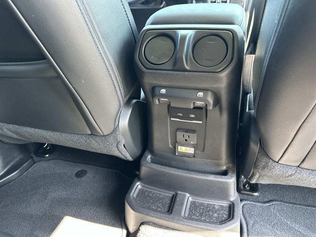 Used 2018 Jeep Wrangler Unlimited Sahara AWD/4WD image 15