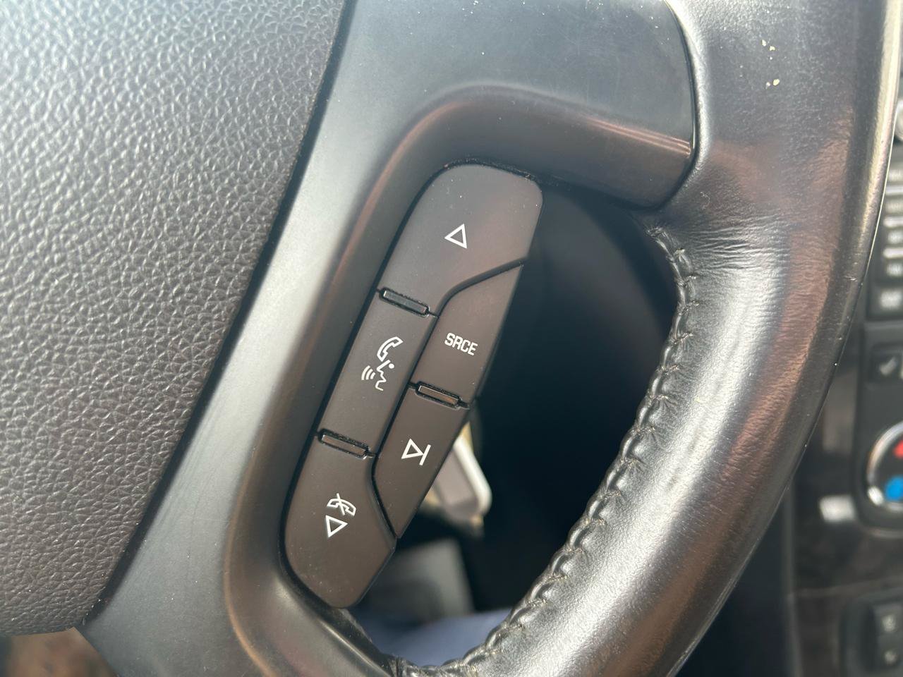 Used 2011 GMC Acadia Denali AWD/4WD image 23
