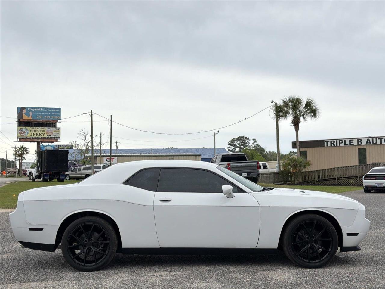 Used 2014 Dodge Challenger SXT image 7
