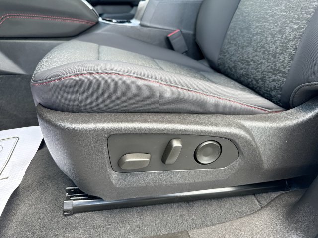Used 2025 Chevrolet Colorado Z71 AWD/4WD image 12