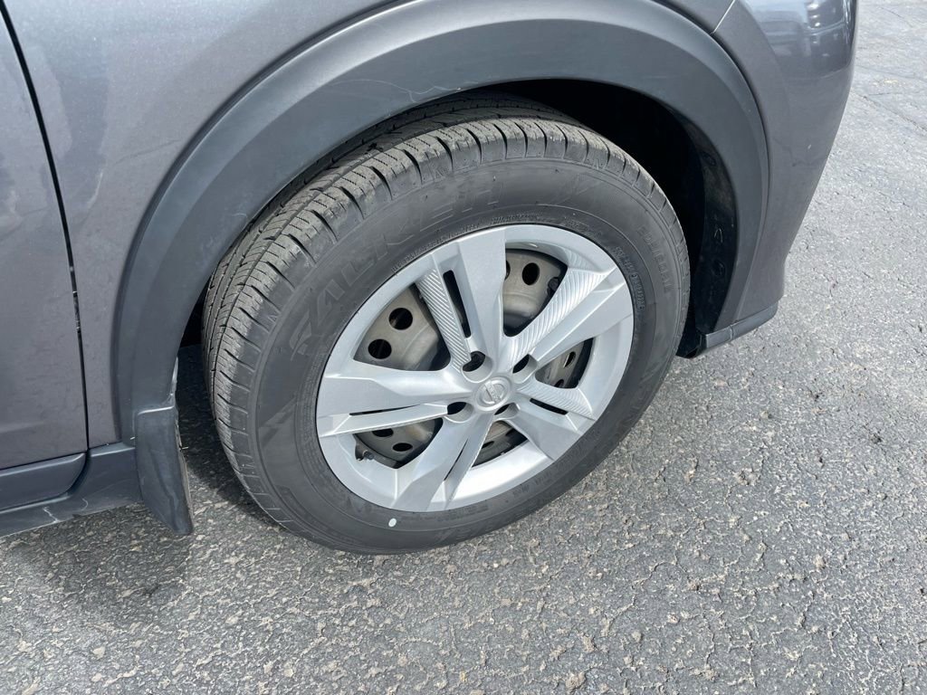 Used 2023 Nissan Kicks S FWD image 3