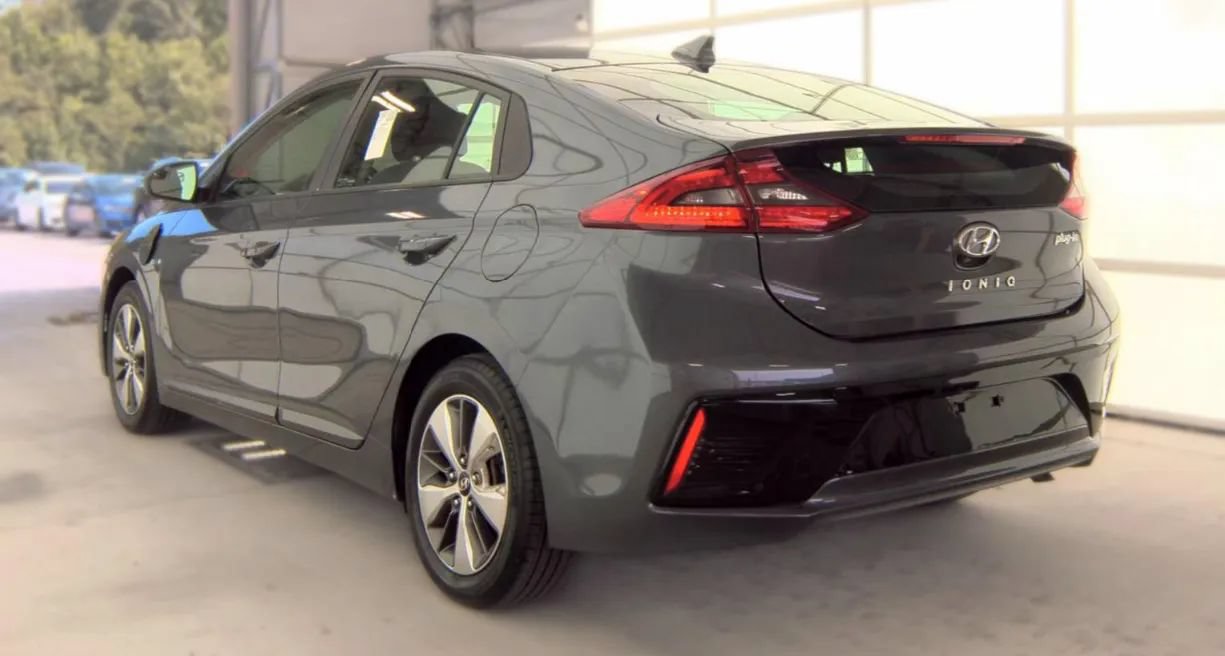 Used 2018 Hyundai Ioniq Plug-In Hybrid FWD image 4