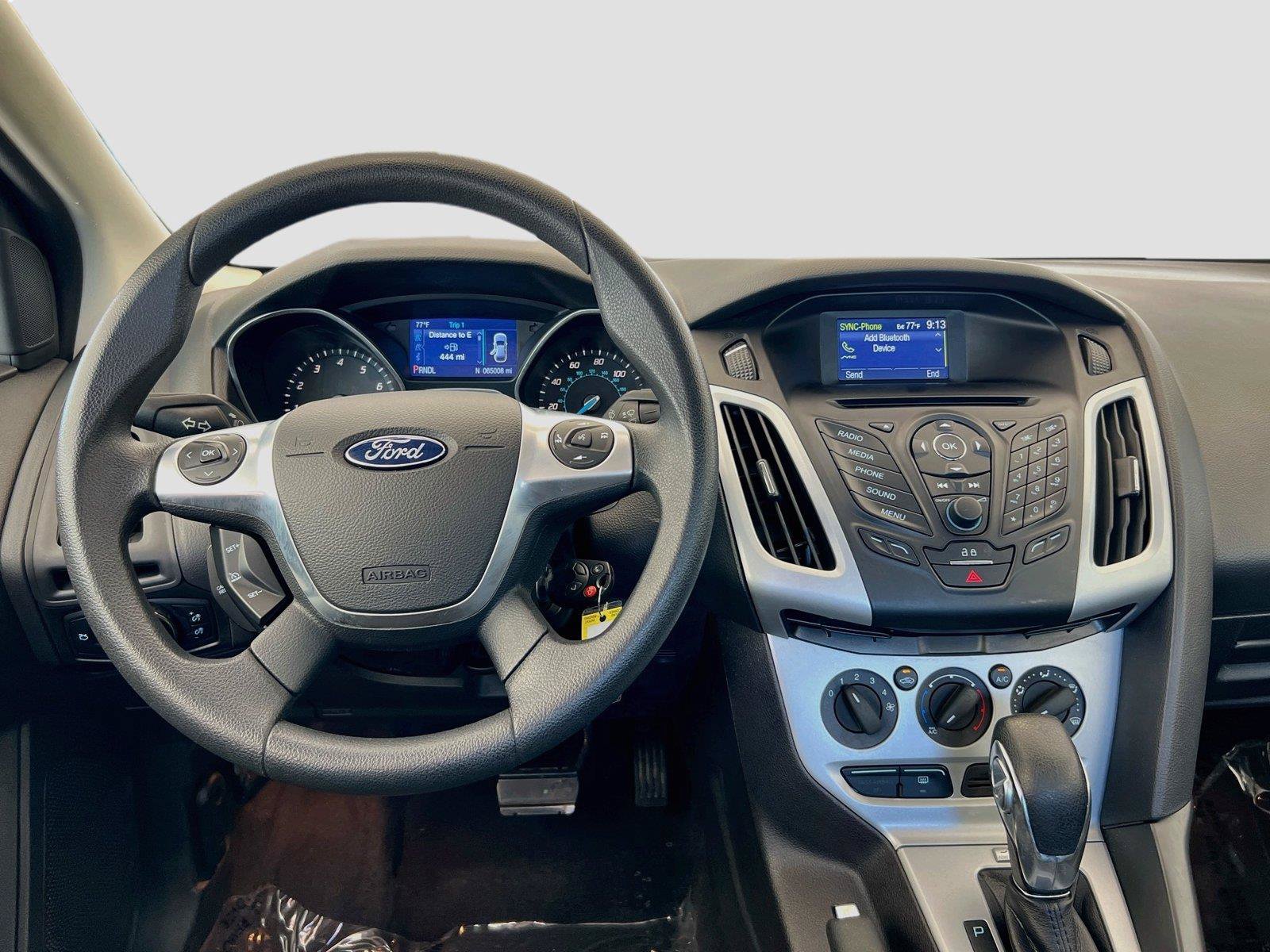 Used 2014 Ford Focus SE w/ SE Winter Package FWD image 2