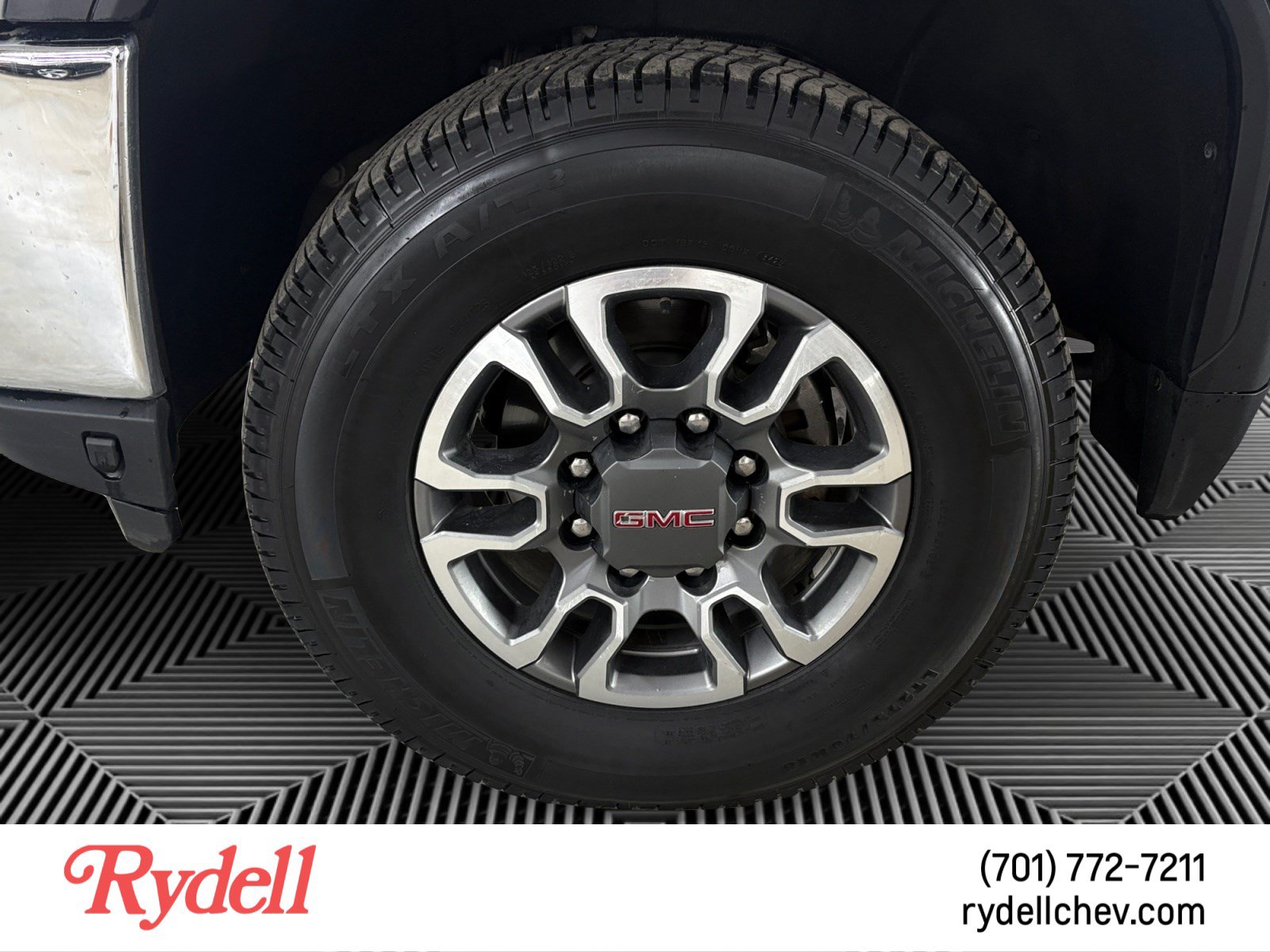 Used 2023 GMC Sierra 2500 SLT w/ SLT Convenience Package AWD/4WD image 9