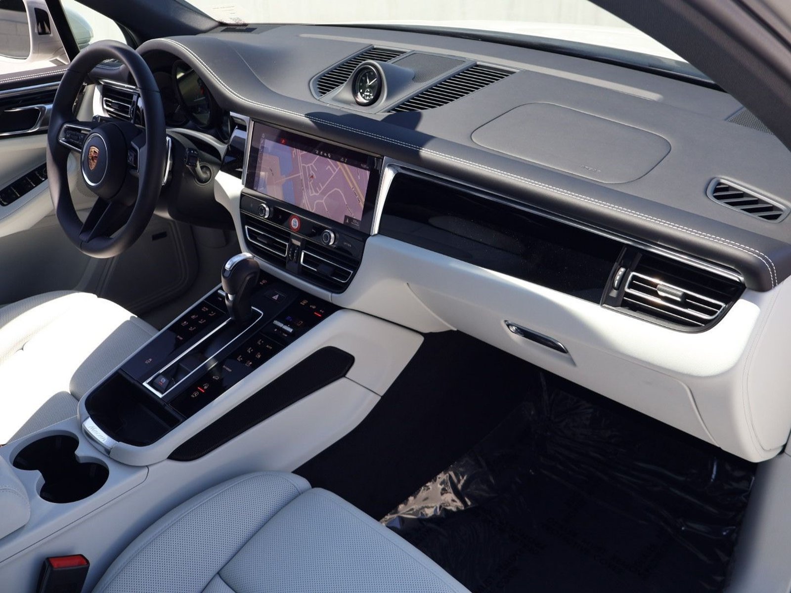 New 2026 Porsche Macan AWD/4WD image 25