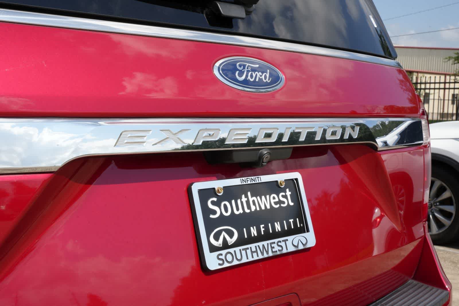 Used 2020 Ford Expedition XLT w/ Equipment Group 202A AWD/4WD image 16