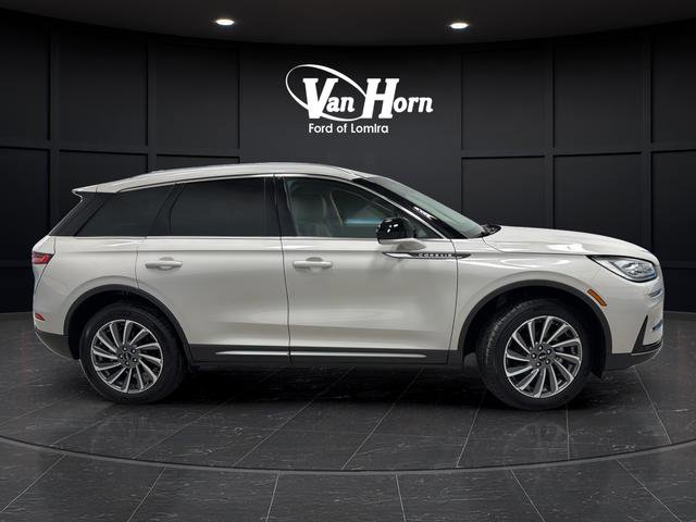 Used 2024 Lincoln Corsair Reserve image 2