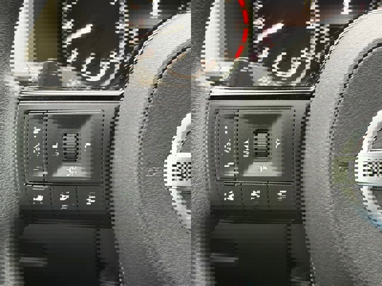 Certified 2021 Nissan Rogue SV FWD image 15