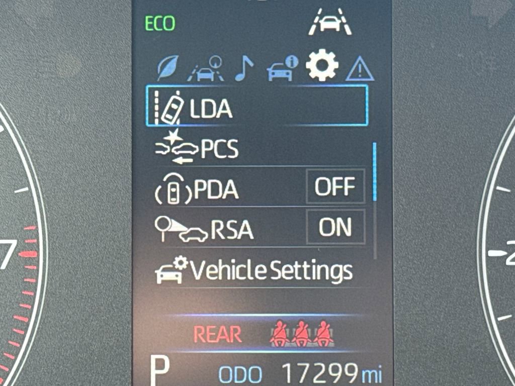 Used 2025 Toyota Corolla SE image 17