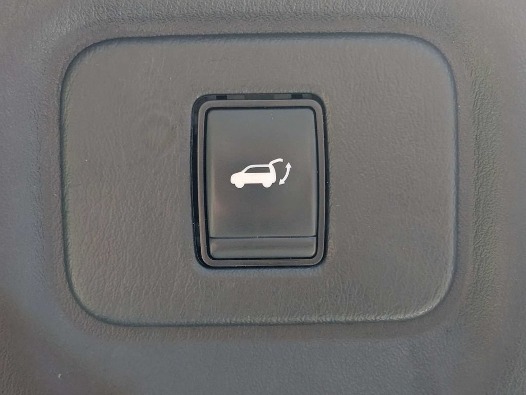 Used 2020 Nissan Pathfinder SL AWD/4WD image 13