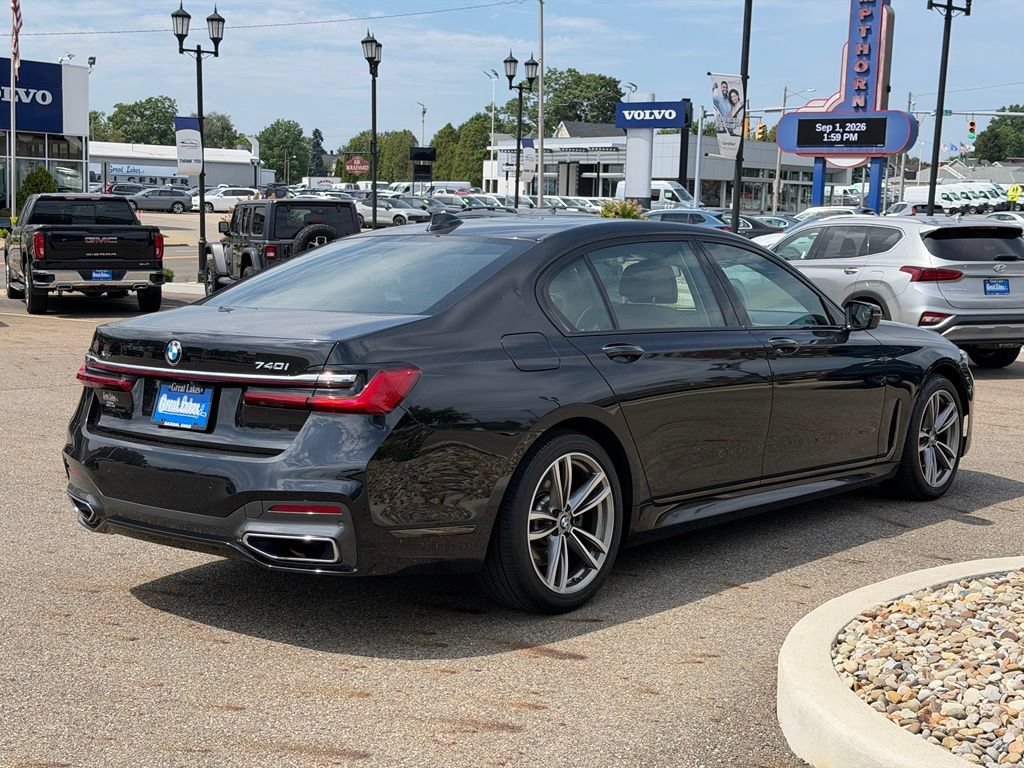 Used 2021 BMW 740i xDrive w/ M Sport Package AWD/4WD image 5