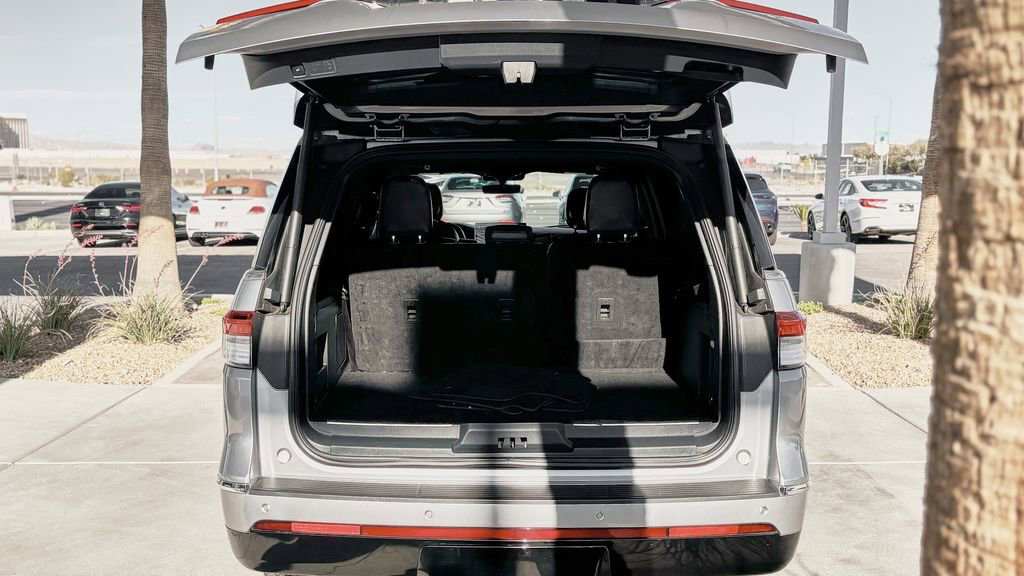 Used 2024 Lincoln Navigator L 4WD image 8