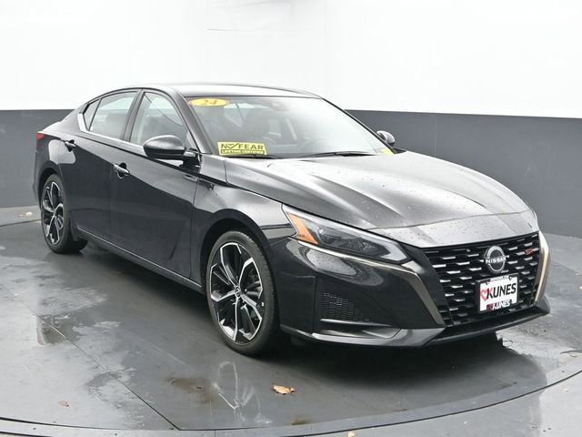 Used 2024 Nissan Altima 2.5 SR image 2