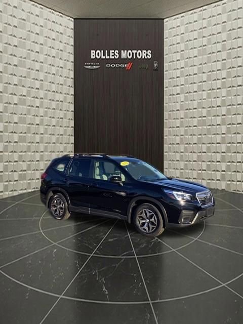 Used 2021 Subaru Forester Premium AWD/4WD image 2