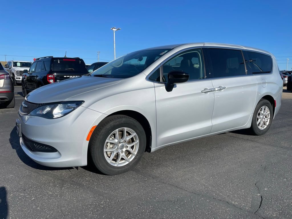 Used 2024 Chrysler Voyager LX FWD image 6