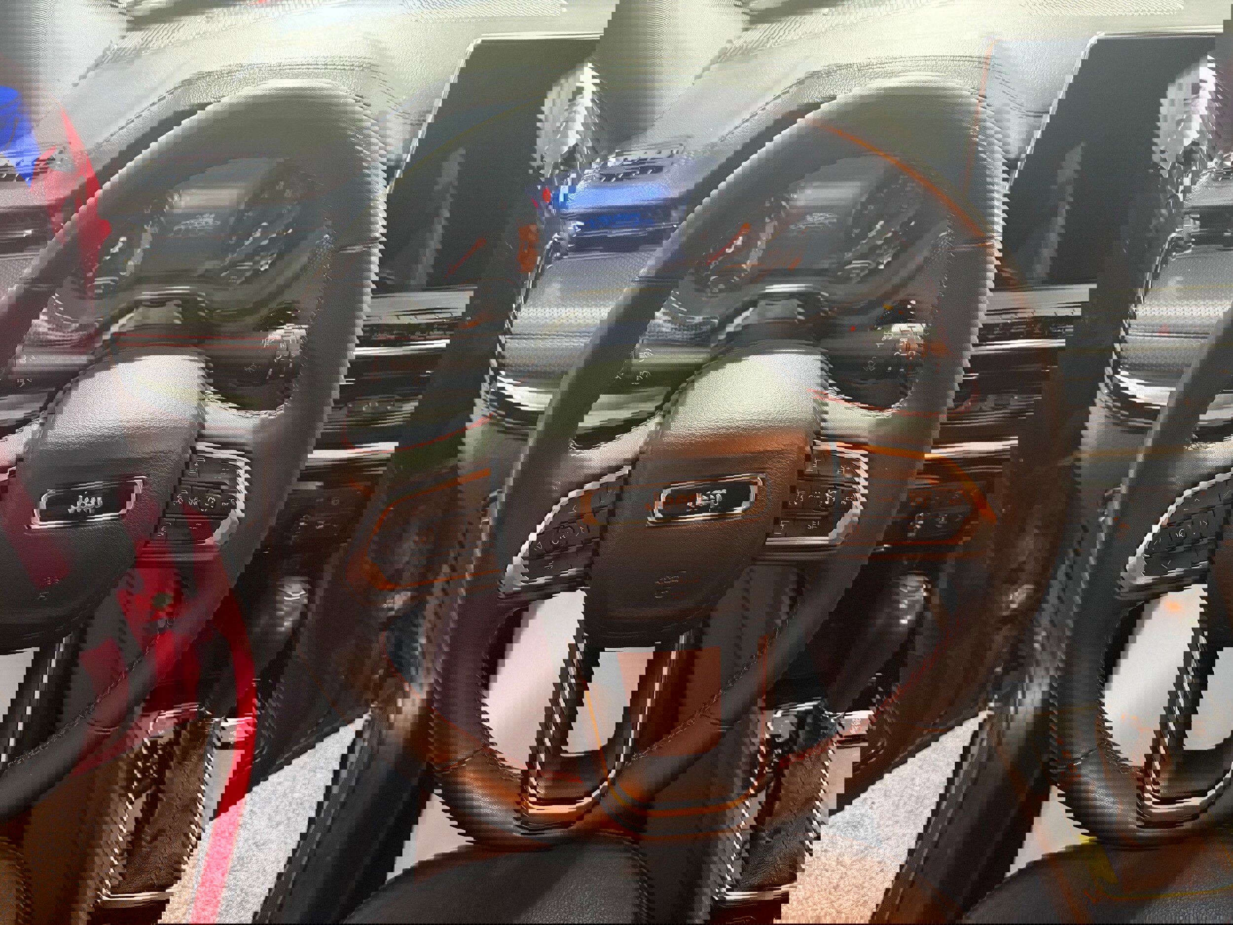 Used 2024 Jeep Compass Trailhawk image 12