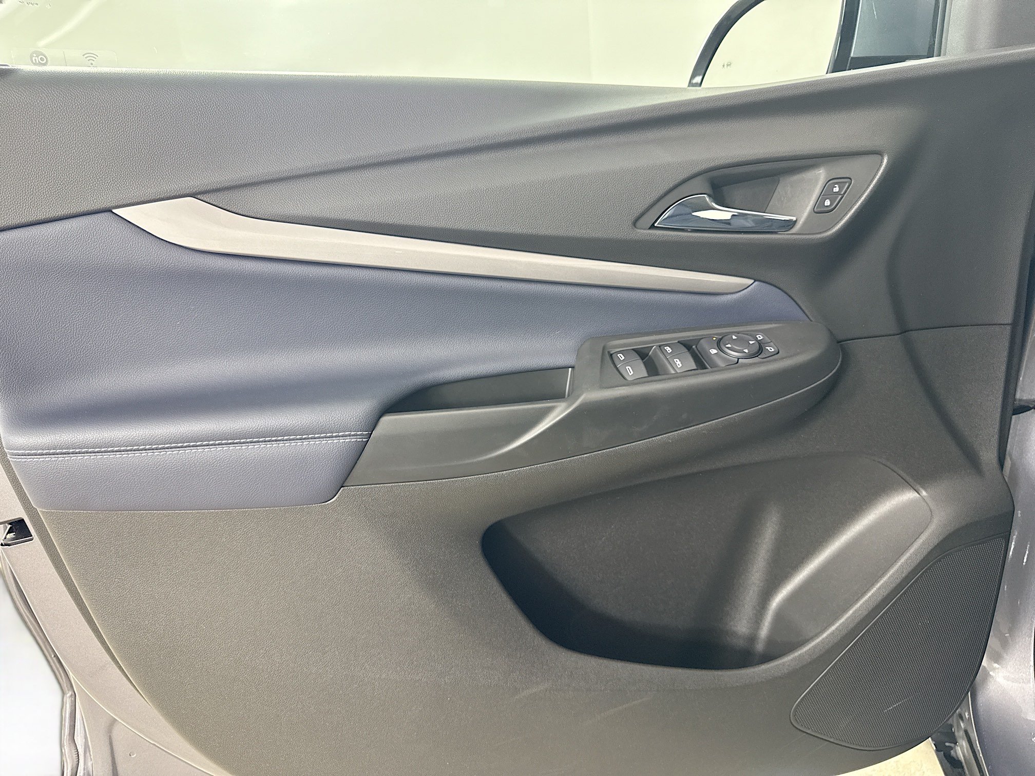 Used 2023 Chevrolet Bolt EUV Premier FWD image 19