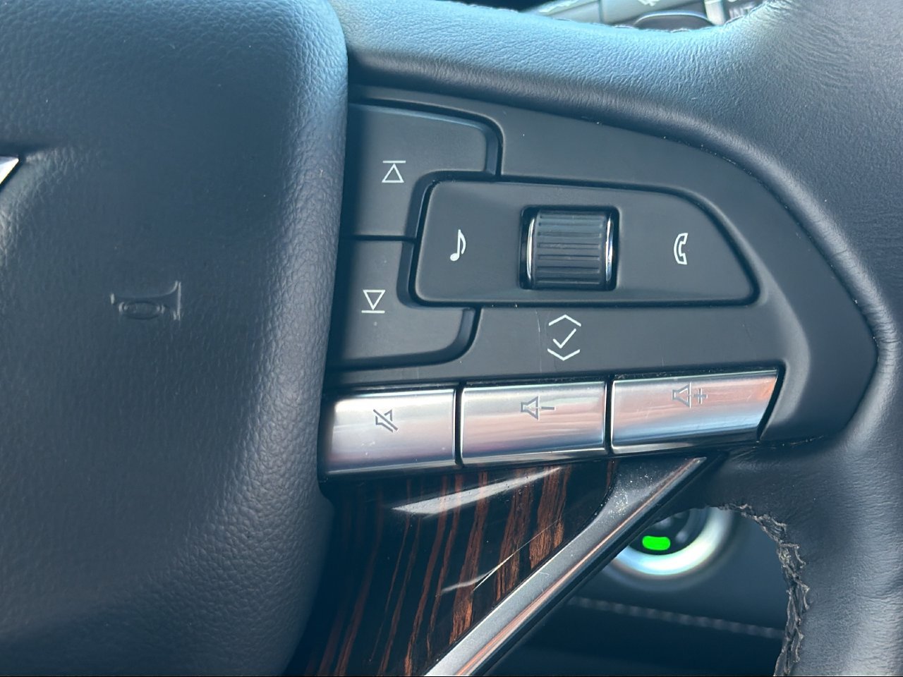 Used 2023 Cadillac Escalade Luxury RWD image 23