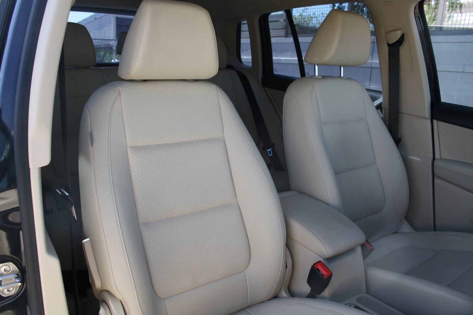 Used 2016 Volkswagen Tiguan S FWD image 9