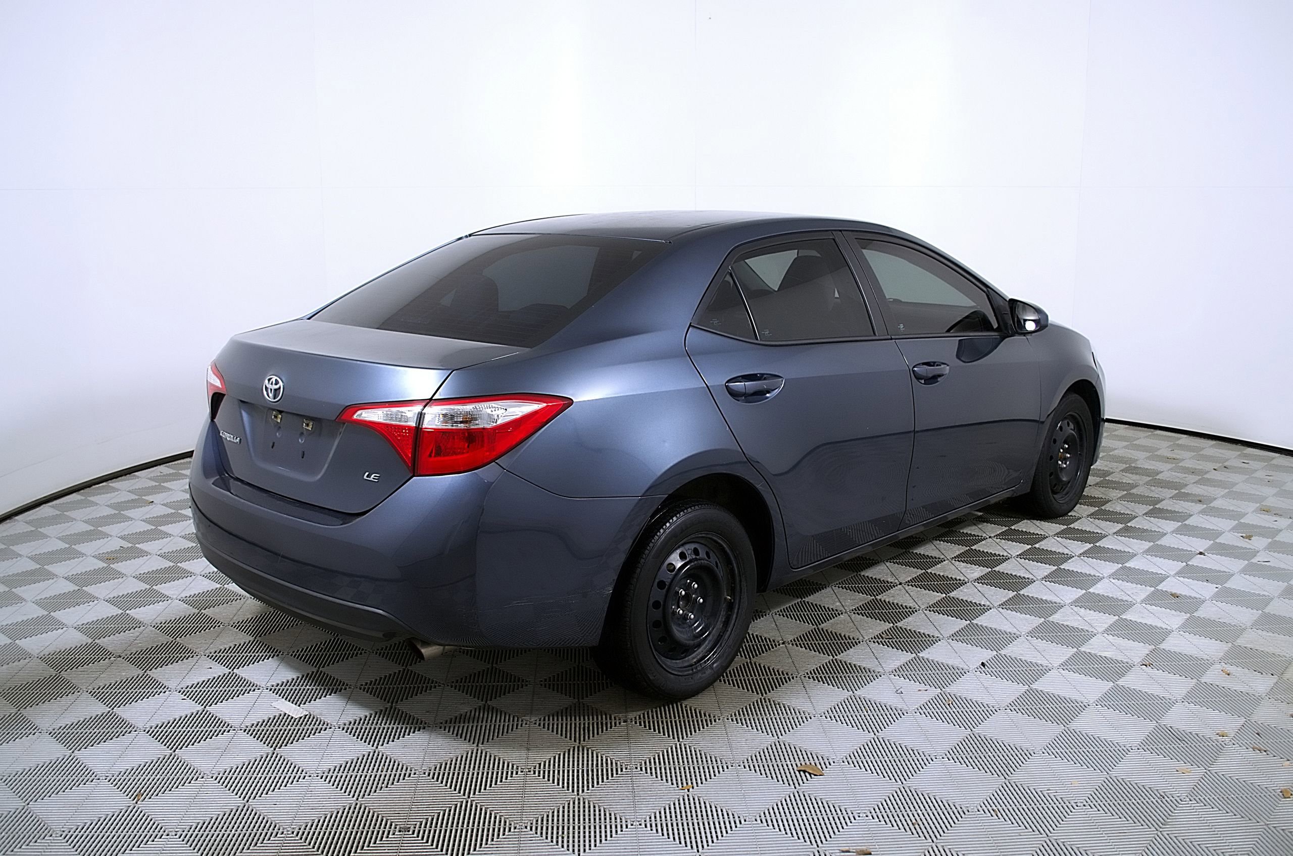 Used 2016 Toyota Corolla LE FWD image 7