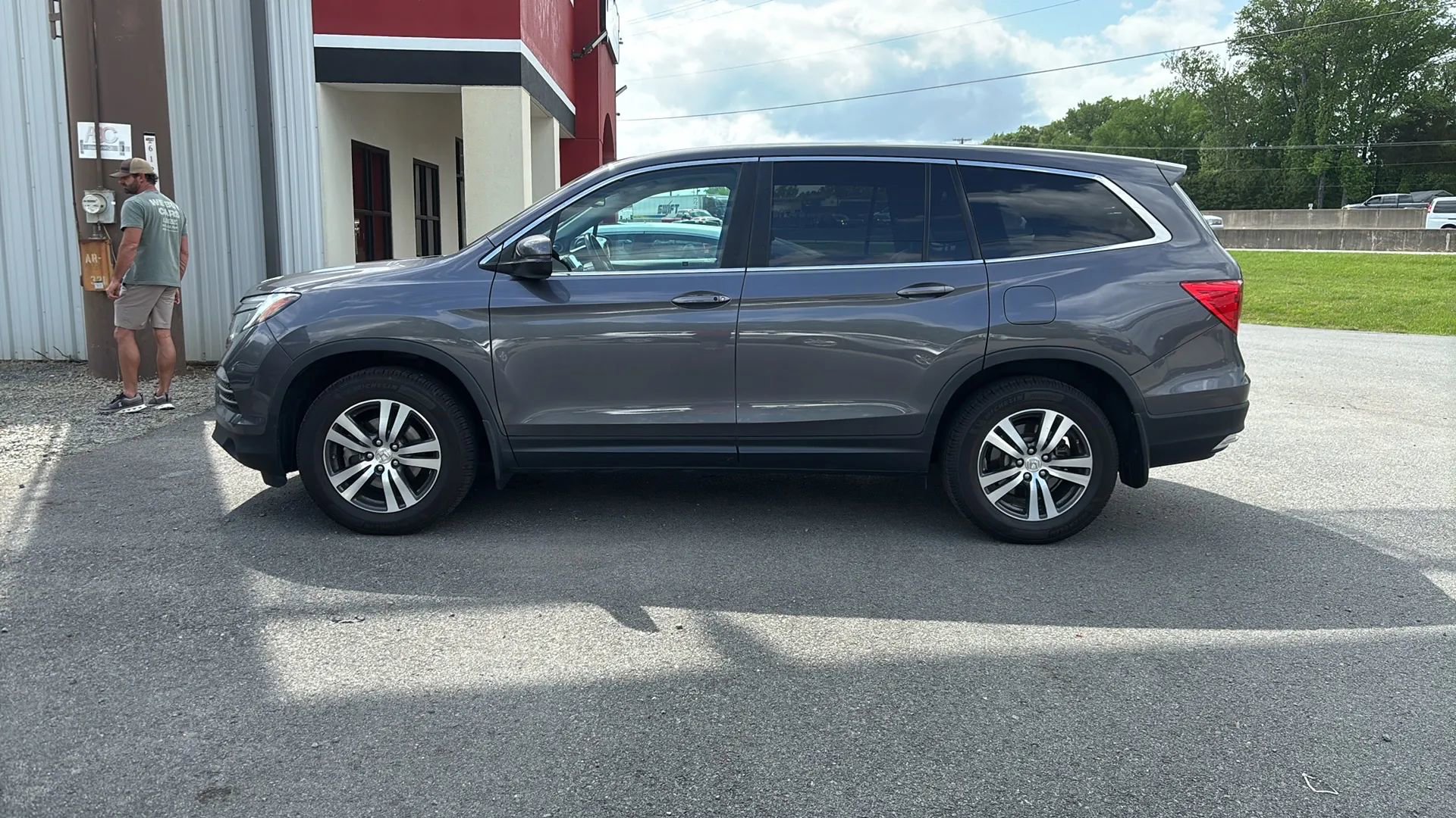Used 2017 Honda Pilot EX-L image 2
