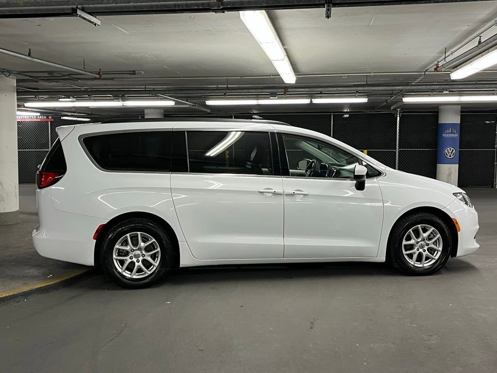 Used 2021 Chrysler Voyager Lxi image 34