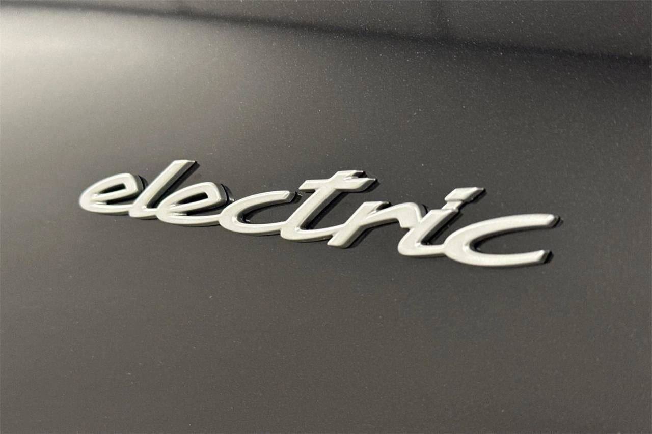 New 2025 Porsche Macan 4S Electric image 94