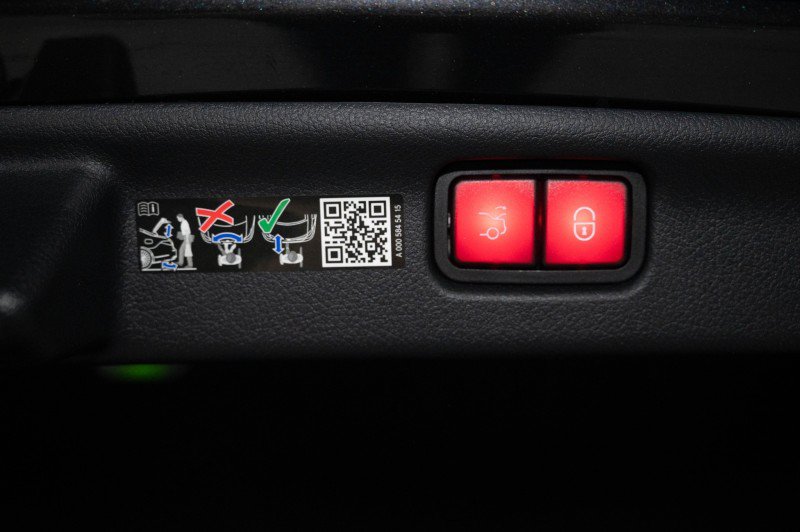 Certified 2026 Mercedes-Benz C 300 Sedan image 33