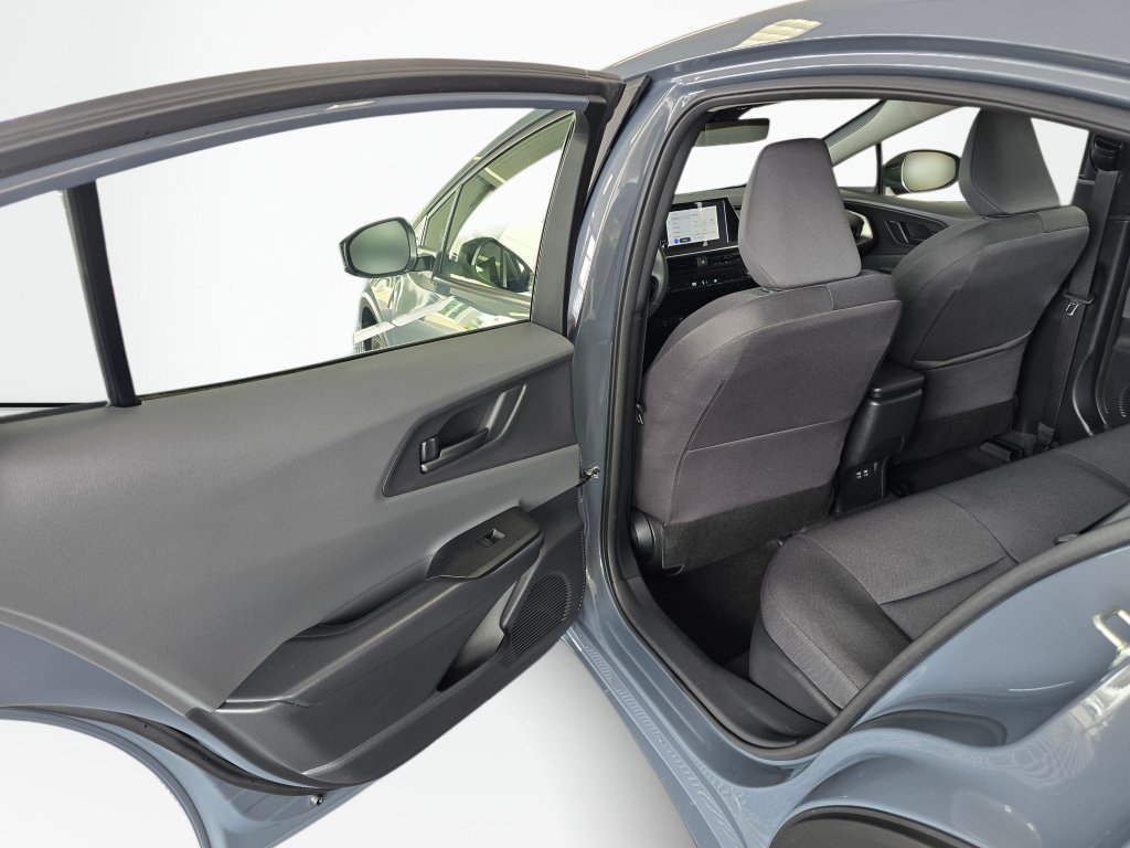Used 2024 Toyota Prius LE FWD image 33