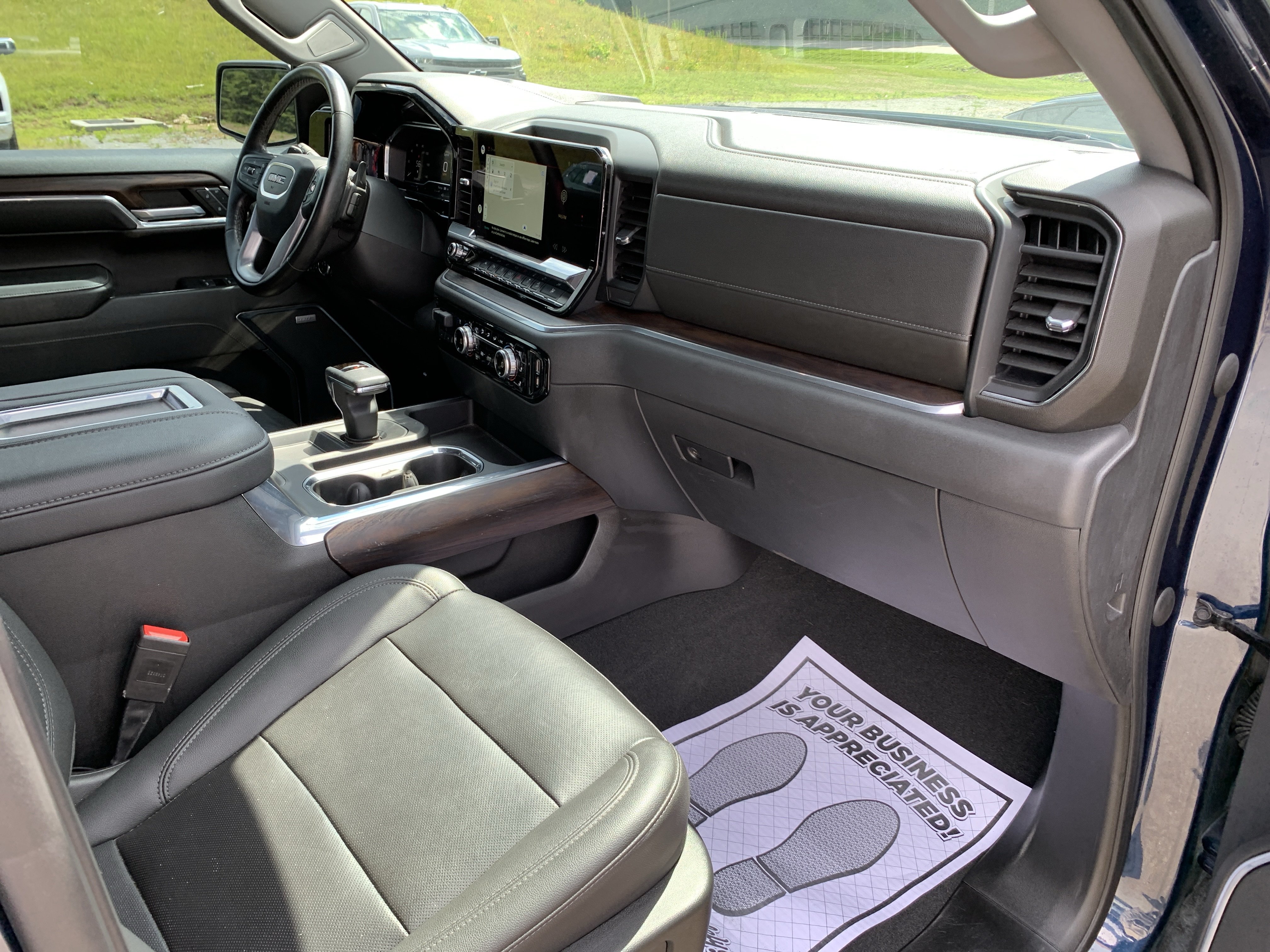Used 2022 GMC Sierra 1500 SLT w/ SLT Premium Plus Package AWD/4WD image 43