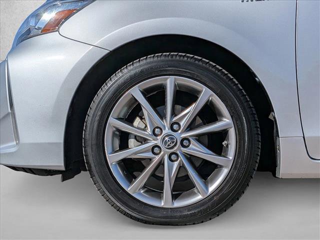 Used 2017 Toyota Prius V Five image 24