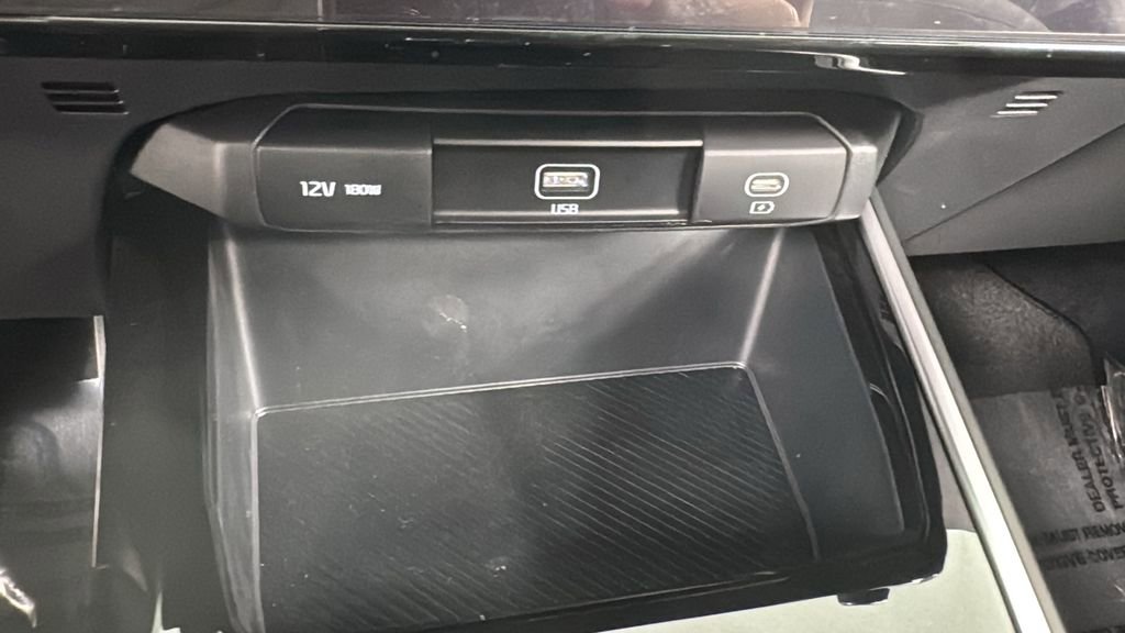 Used 2025 Kia Niro LX image 26