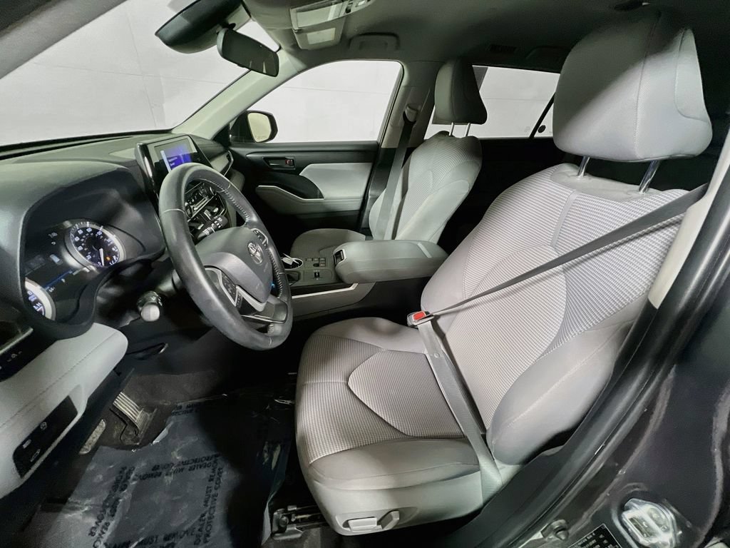 Used 2023 Toyota Highlander LE FWD image 18
