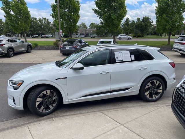 Used 2023 Audi e-tron Premium Plus AWD/4WD image 6