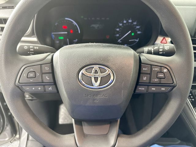 Used 2025 Toyota Sienna LE image 18