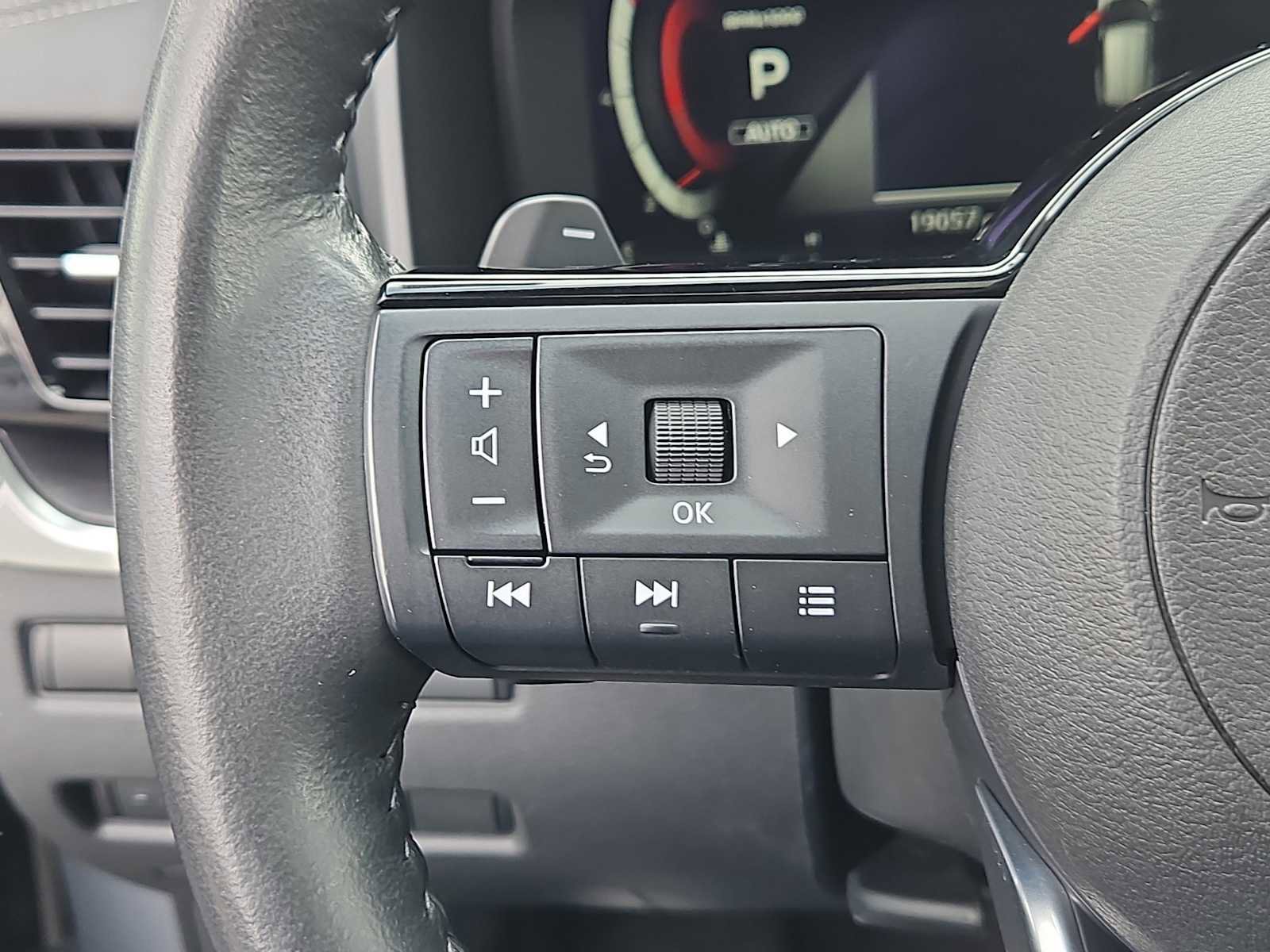 Used 2023 Nissan Rogue Platinum AWD/4WD image 26