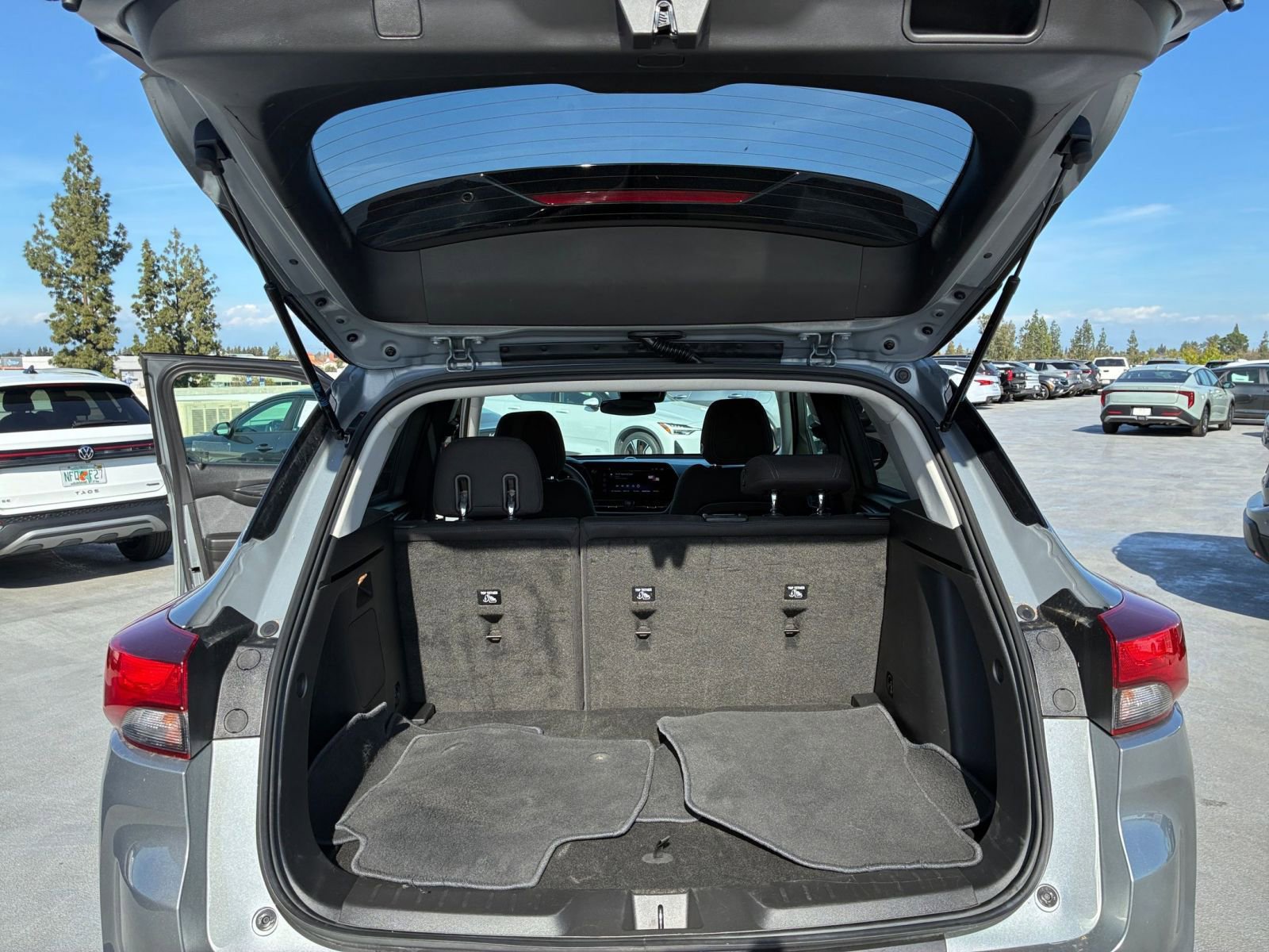 Used 2025 Chevrolet TrailBlazer LT image 30