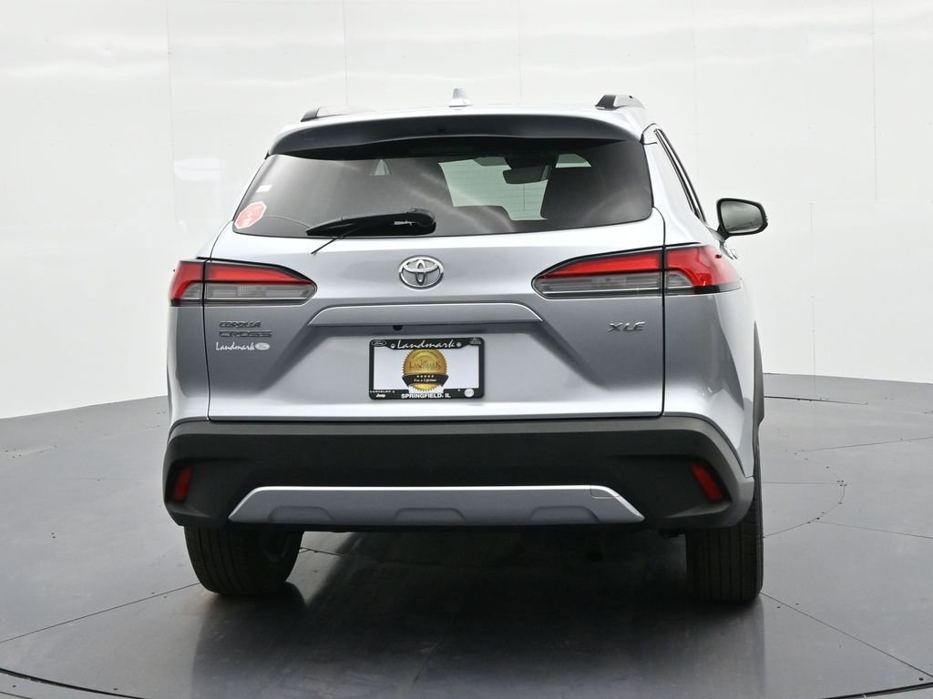 Used 2024 Toyota Corolla Cross XLE image 7